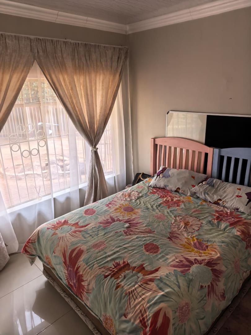 To Let 5 Bedroom Property for Rent in Elandsrand North West